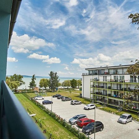 Catamaran Apartments - Hostaid Siófok Buitenkant foto