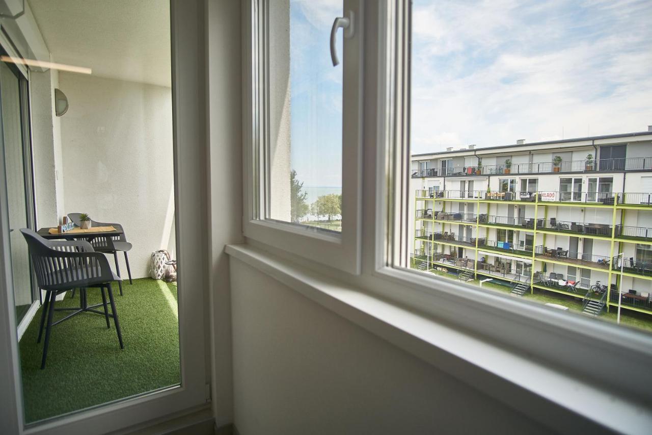 Catamaran Apartments - Hostaid Siófok Buitenkant foto