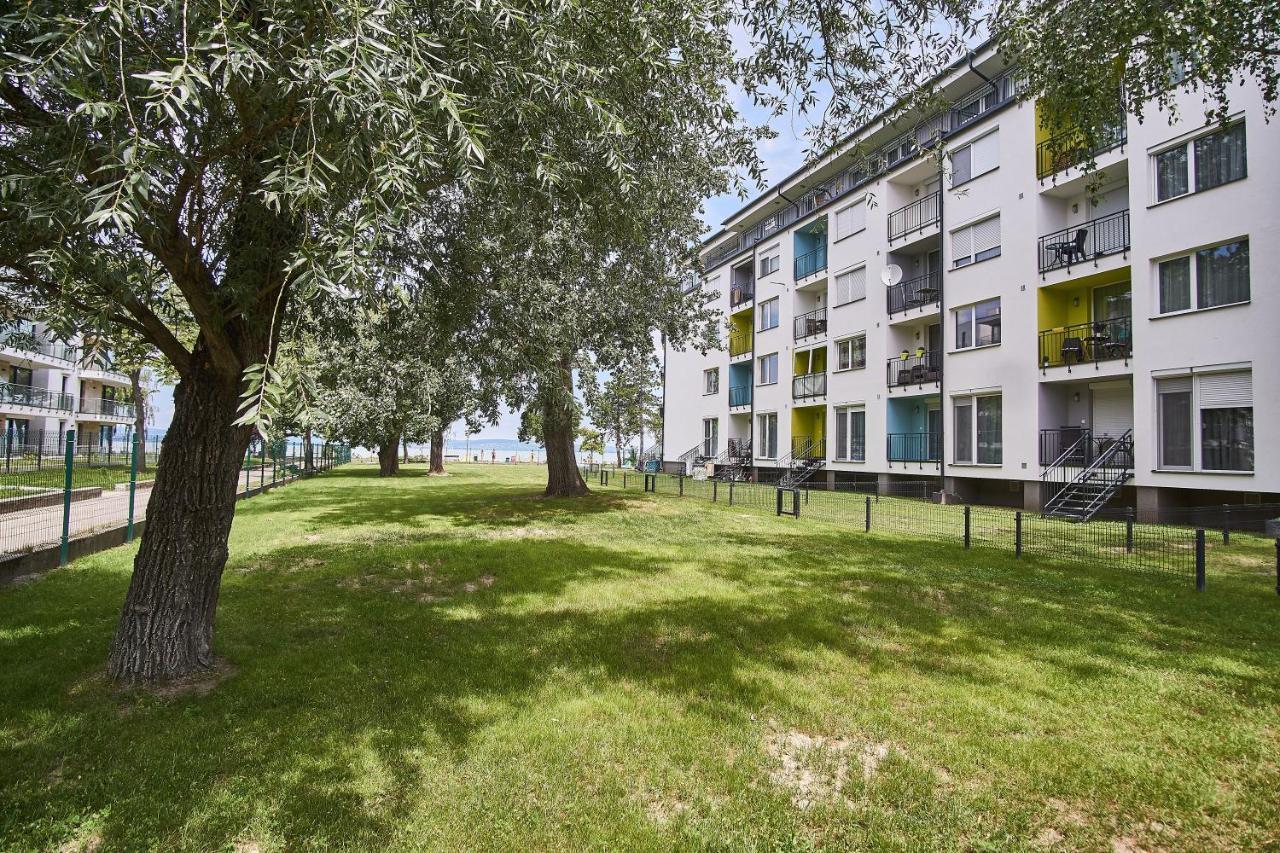 Catamaran Apartments - Hostaid Siófok Buitenkant foto