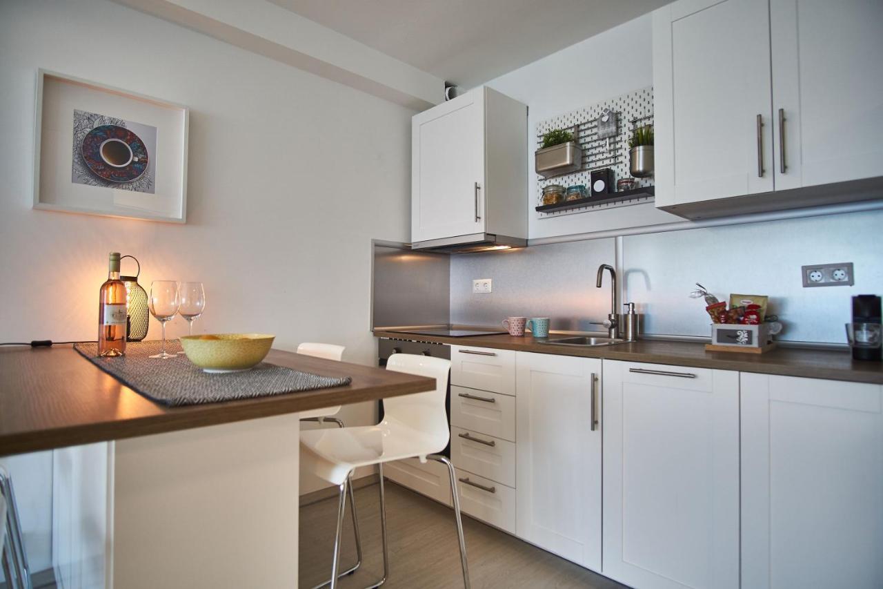 Catamaran Apartments - Hostaid Siófok Buitenkant foto