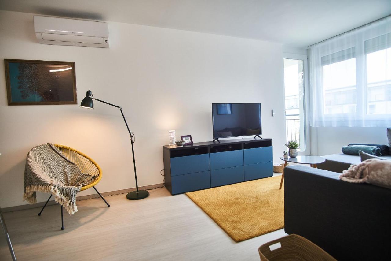 Catamaran Apartments - Hostaid Siófok Buitenkant foto