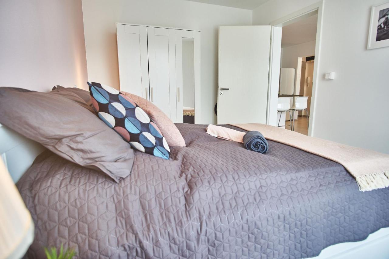 Catamaran Apartments - Hostaid Siófok Buitenkant foto