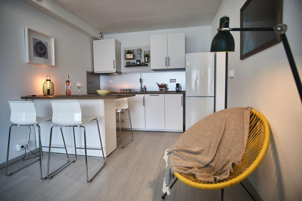 Catamaran Apartments - Hostaid Siófok Buitenkant foto